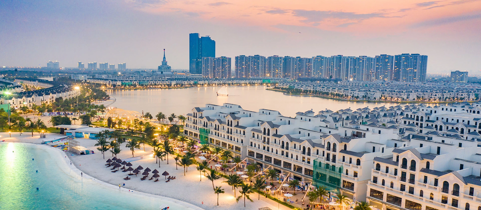 Toàn cảnh Vinhomes Ocean Park 1 với biển hồ và các tòa nhà cao tầng