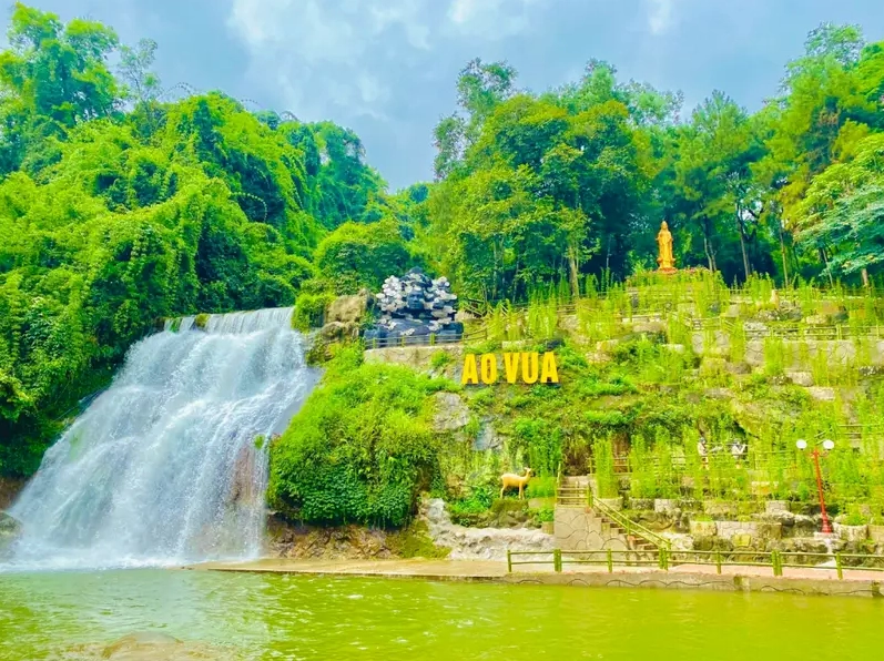 top-ia-iem-du-lich-ba-vi-hap-dan-kinh-nghiem-du-lich-2026_109