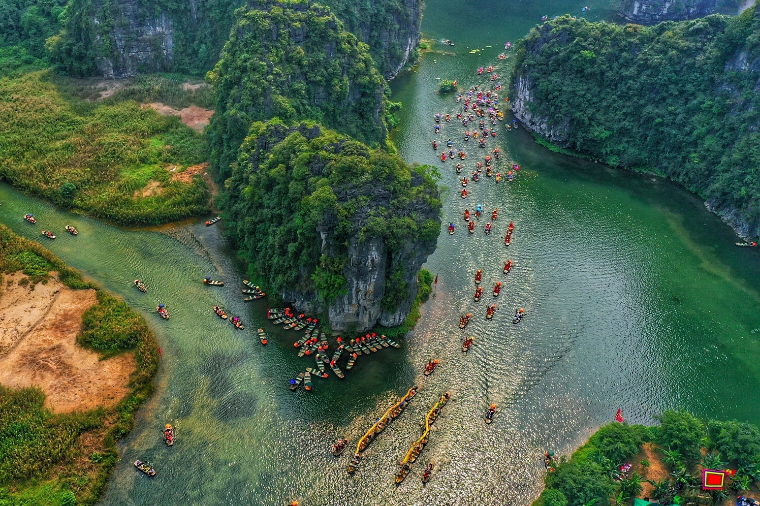 Trải nghiệm đi thuyền trên sông ở Ninh Bình