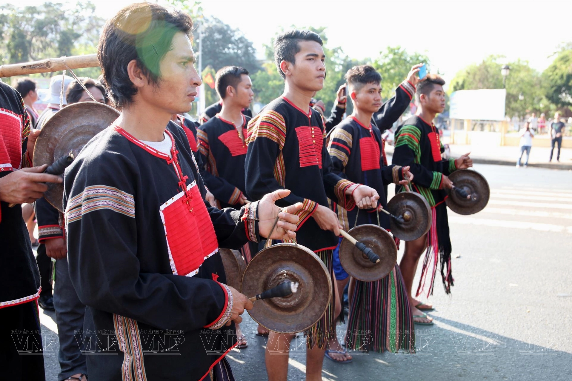 trang-phuc-nguoi-e-e-net-ep-van-hoa-oc-ao-tay-nguyen_916