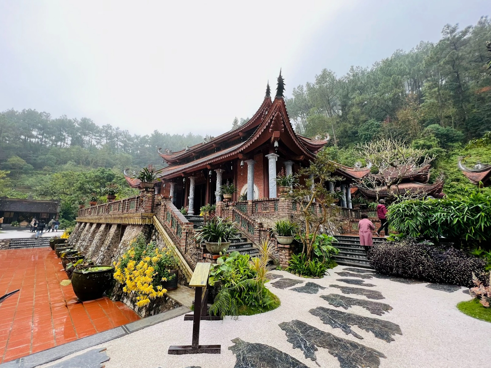 Tượng Địa Tạng Vương Bồ Tát uy nghiêm