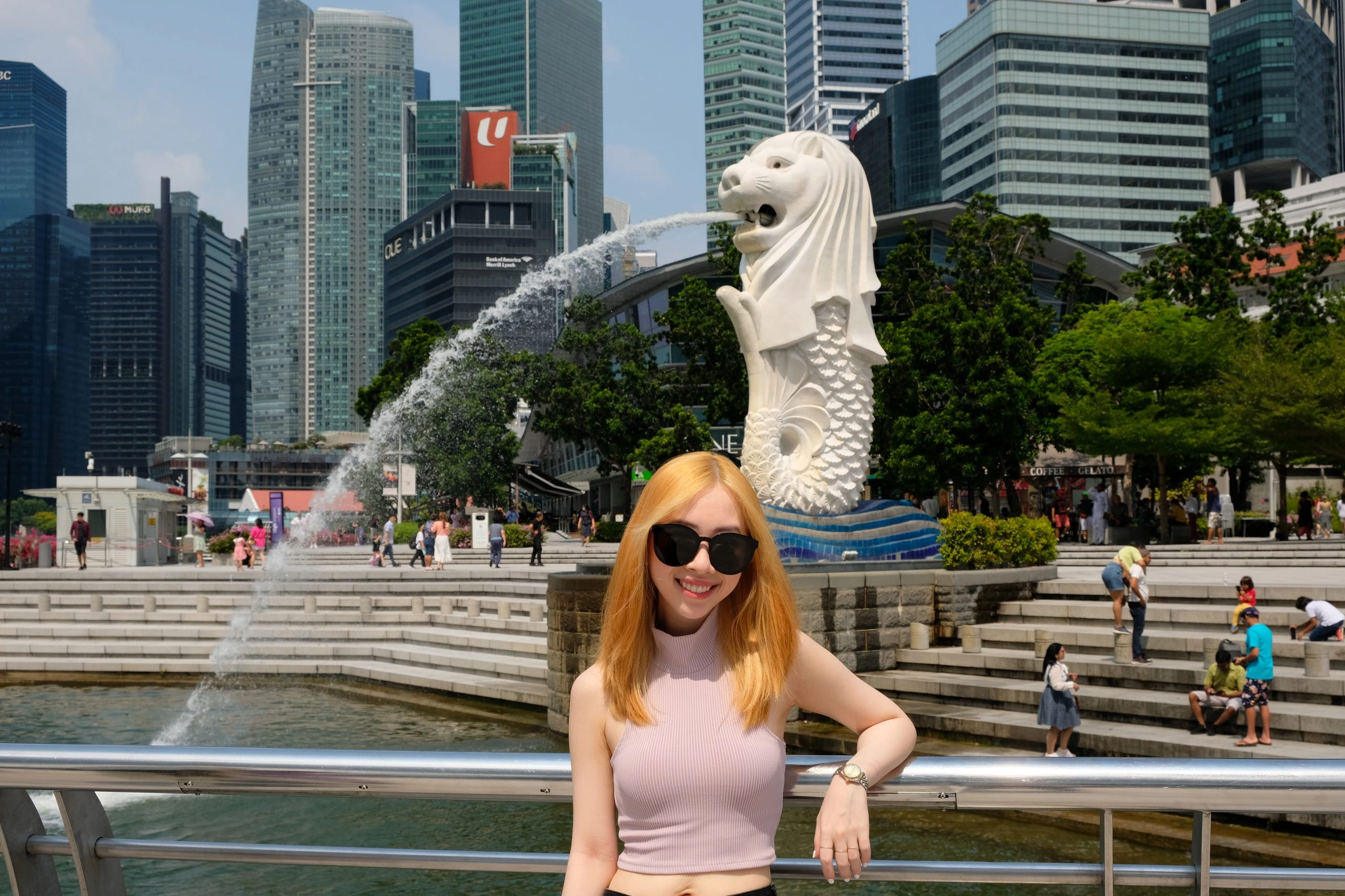 Tượng Merlion nhả nước tại Marina Bay Sands