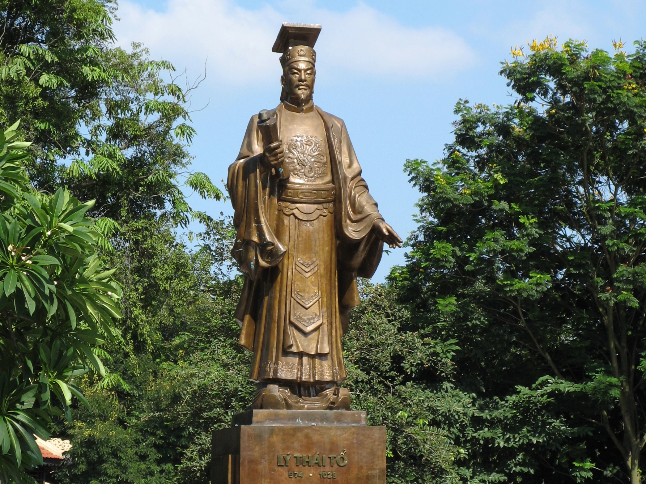 Tượng Vua Lý Thái Tổ