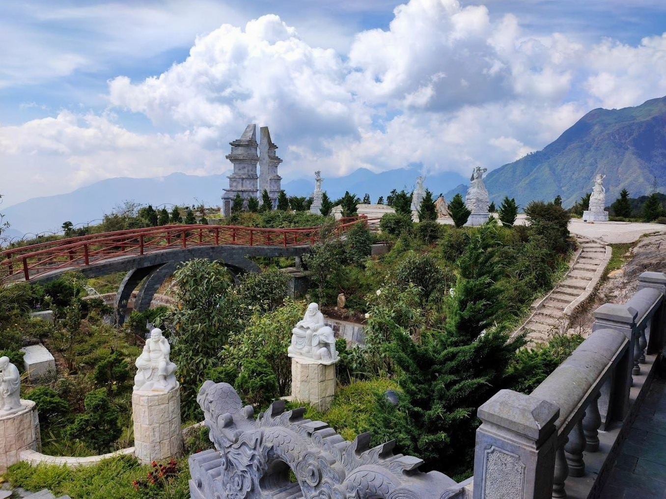 Vẻ đẹp mây vờn núi tại Cổng Trời Ô Quy Hồ