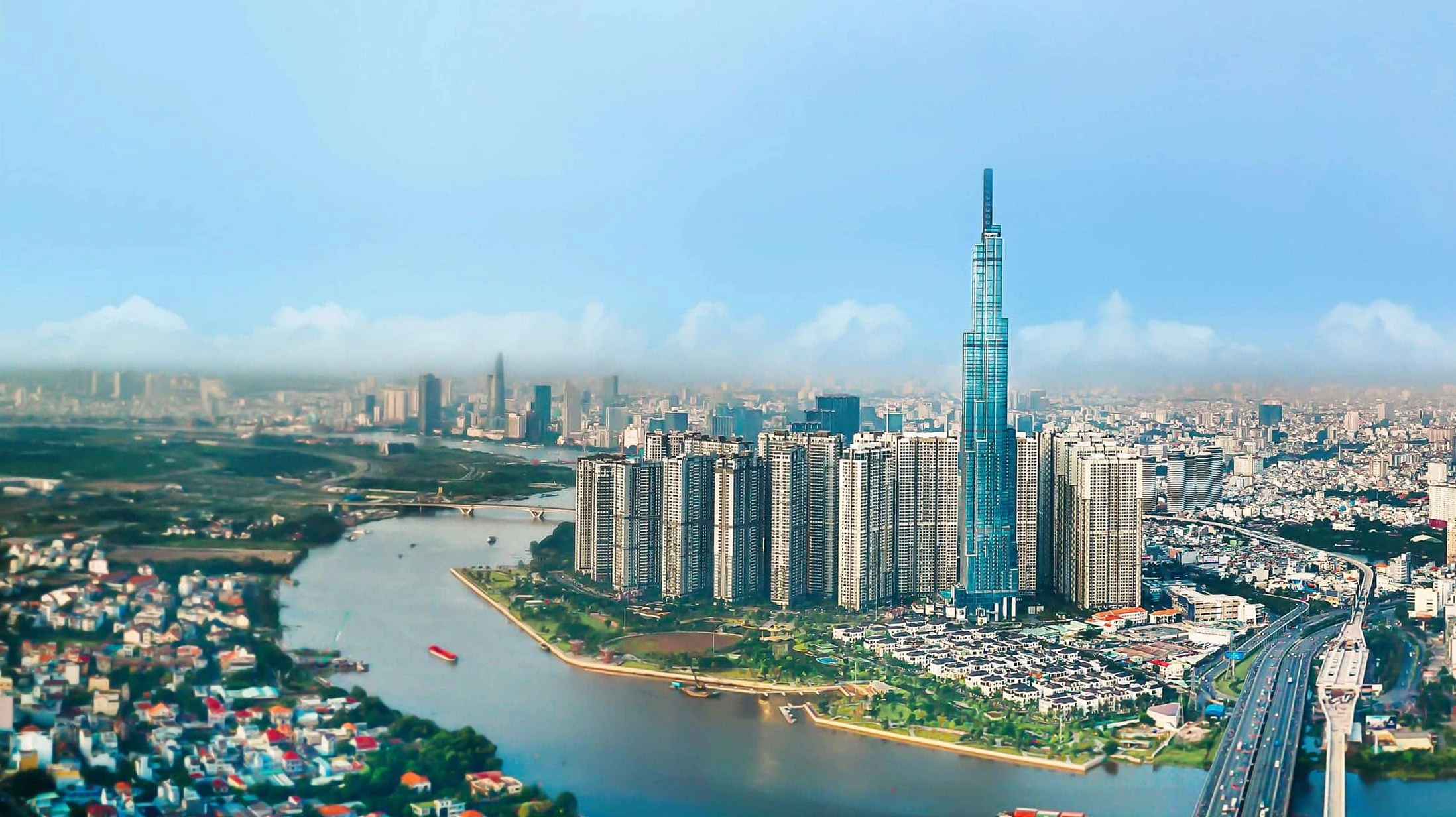 Vinhomes Central Park tọa lạc tại số 208 Nguyễn Hữu Cảnh, Quận Bình Thạnh
