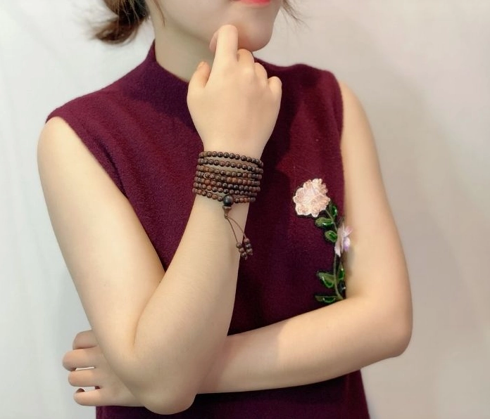 Vòng trầm hương 108 hạt sang trọng