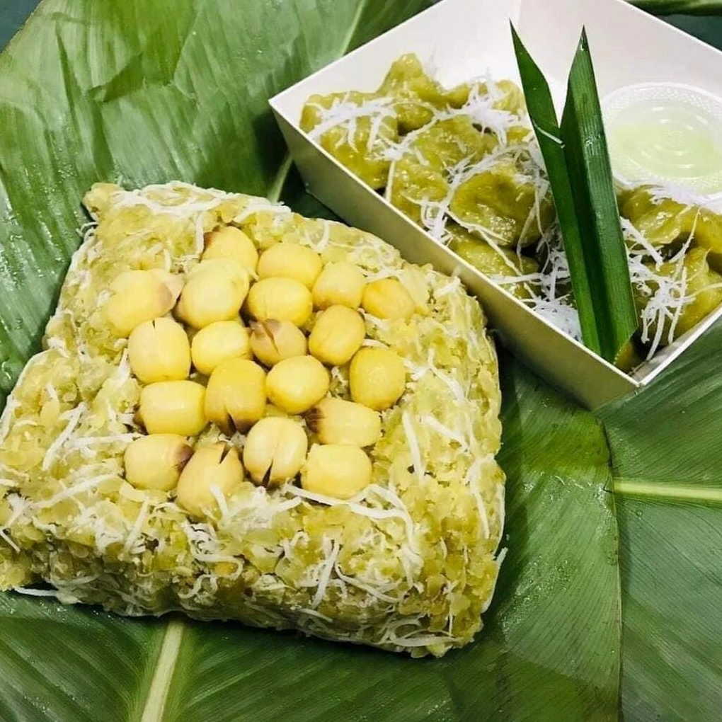 Xôi cốm với các loại topping trái cây