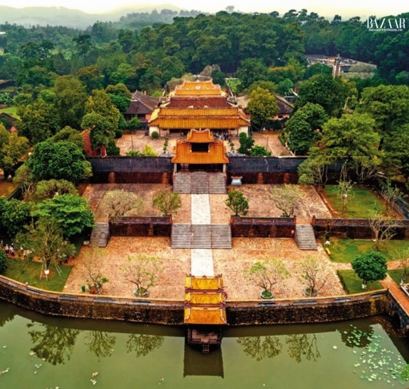 Xung Khiêm Tạ bên hồ Lữu Phương thơ mộng